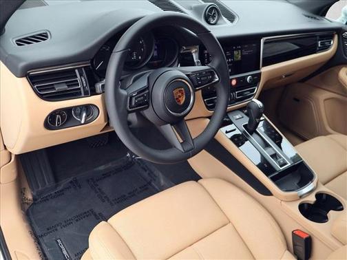 Carrara White Metallic 2026 Porsche Macan Macan