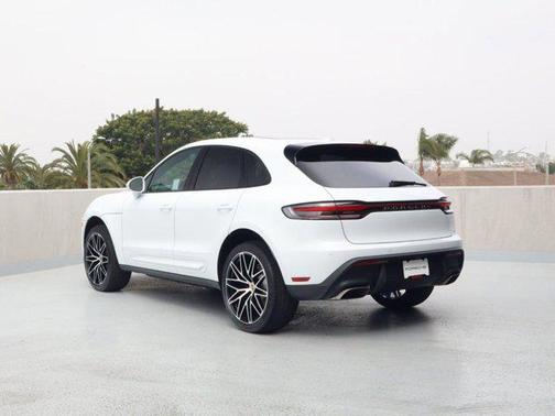 Carrara White Metallic 2026 Porsche Macan Macan