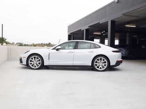 Ice Grey Metallic 2026 Porsche Panamera 4