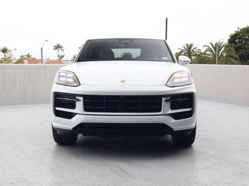 Carrara White Metallic 2026 Porsche Cayenne Cayenne