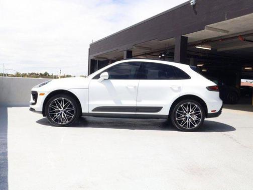 Carrara White Metallic 2022 Porsche Macan Macan