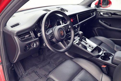 2025 Porsche Macan AWD