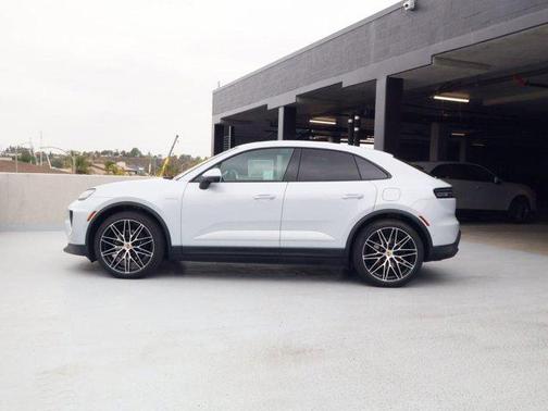 Ice Grey Metallic 2026 Porsche Macan Macan Electric