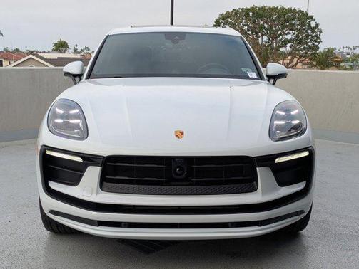 2026 Porsche Macan AWD