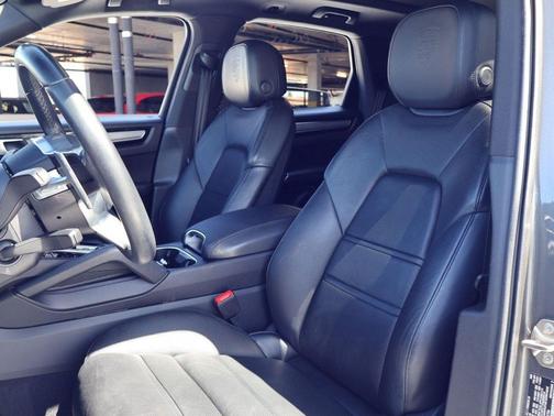 Paint to Sample 2023 Porsche Cayenne Platinum Edition