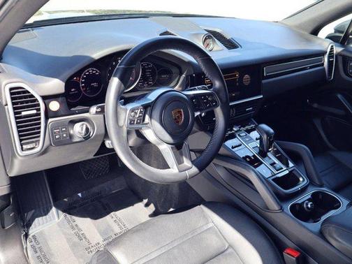 Paint to Sample 2023 Porsche Cayenne Platinum Edition