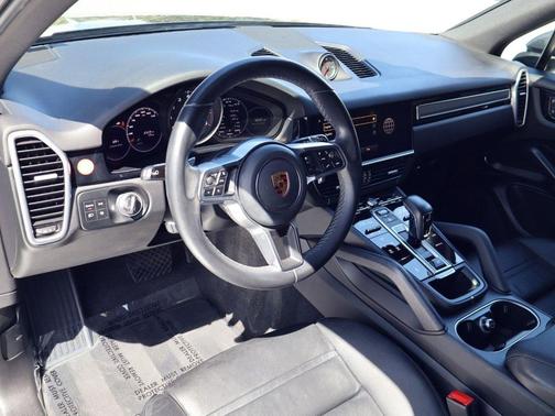 Paint to Sample 2023 Porsche Cayenne Platinum Edition