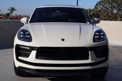 2025 Porsche Macan AWD