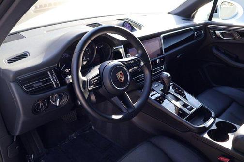 2025 Porsche Macan AWD