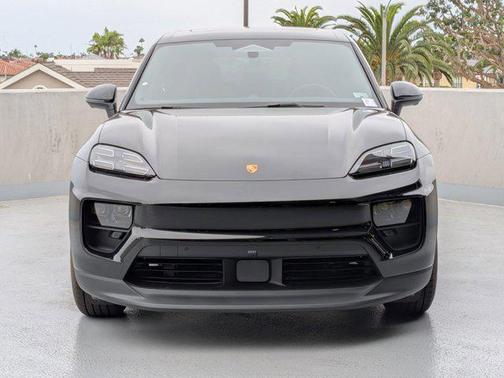 2025 Porsche Macan 4S