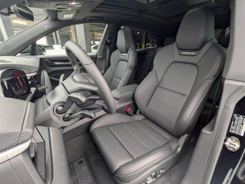 2025 Porsche Macan 4S
