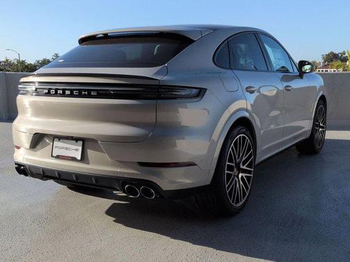 Cashmere Beige Metallic 2026 Porsche Cayenne Cayenne