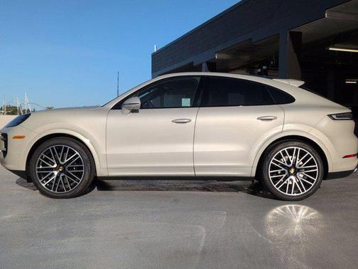 Cashmere Beige Metallic 2026 Porsche Cayenne Cayenne
