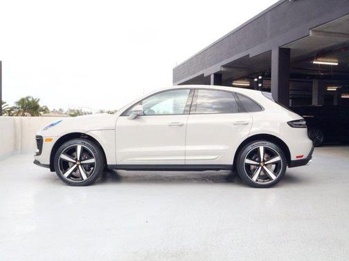 2026 Porsche Macan AWD