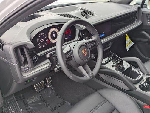 2025 Porsche Cayenne GTS