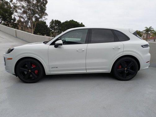 2025 Porsche Cayenne GTS