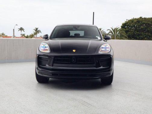 Jet Black Metallic 2026 Porsche Macan Macan