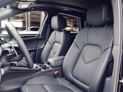 Jet Black Metallic 2026 Porsche Macan Macan
