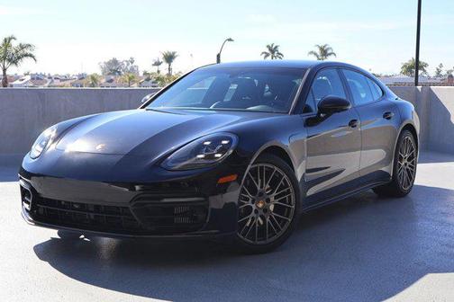 2023 Porsche Panamera 4