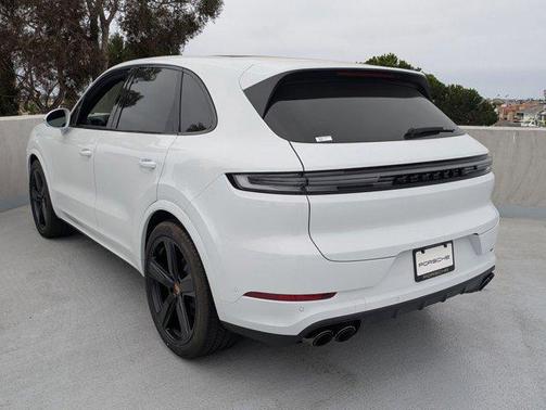 2025 Porsche Cayenne AWD