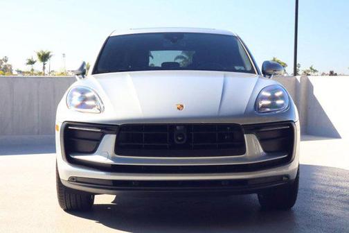 2025 Porsche Macan AWD