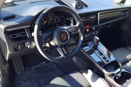 2025 Porsche Macan AWD