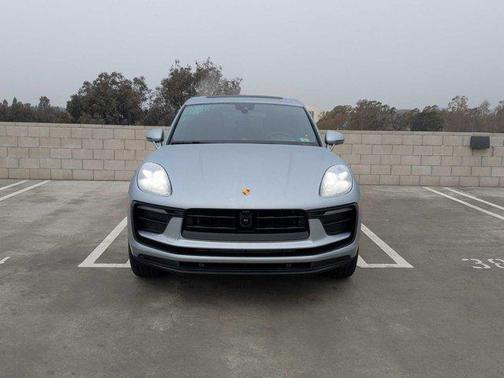 2025 Porsche Macan AWD