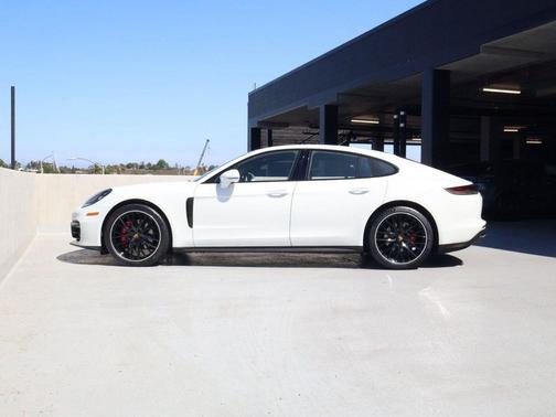 Carrara White Metallic 2023 Porsche Panamera 4S