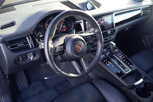 2025 Porsche Macan AWD