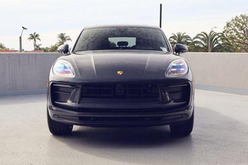 2025 Porsche Macan AWD