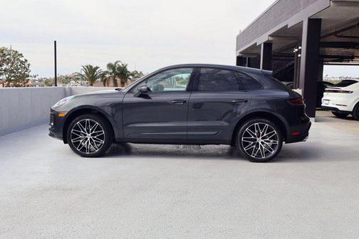 2025 Porsche Macan AWD