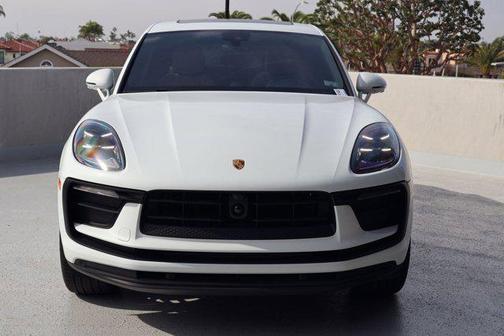 2026 Porsche Macan AWD