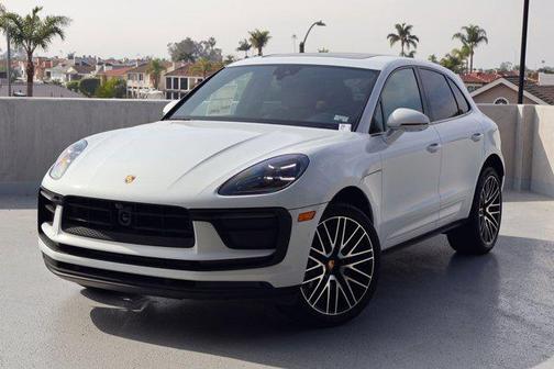 2026 Porsche Macan AWD