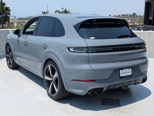 2025 Porsche Cayenne GTS