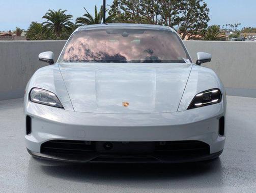 2025 Porsche Taycan 4