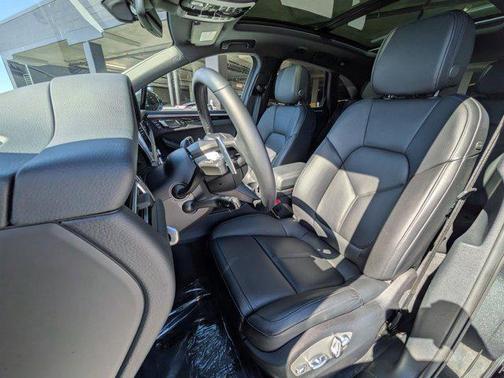 2025 Porsche Macan AWD