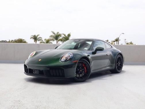 Oak Green Metallic Neo 2026 Porsche 911 Carrera 4 GTS