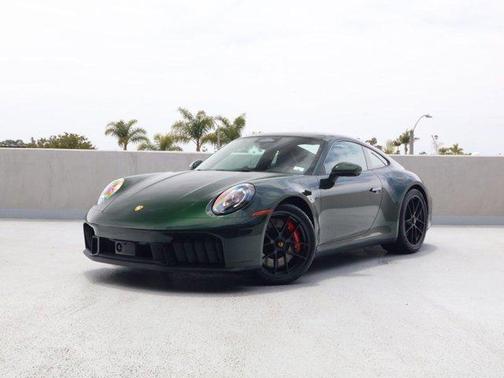 Oak Green Metallic Neo 2026 Porsche 911 Carrera 4 GTS