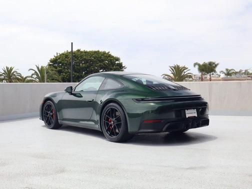 Oak Green Metallic Neo 2026 Porsche 911 Carrera 4 GTS