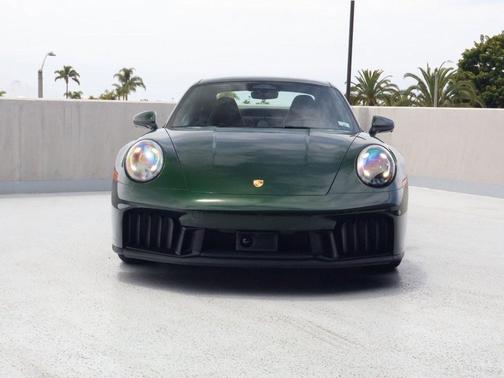 Oak Green Metallic Neo 2026 Porsche 911 Carrera 4 GTS
