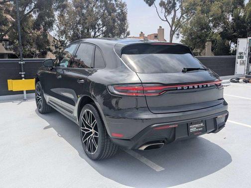 2024 Porsche Macan Base