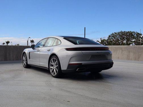 2026 Porsche Panamera RWD