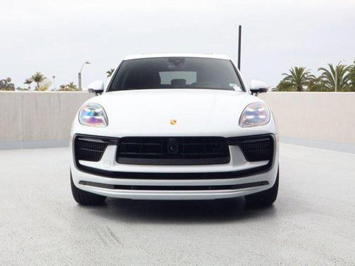 Carrara White Metallic 2026 Porsche Macan Macan