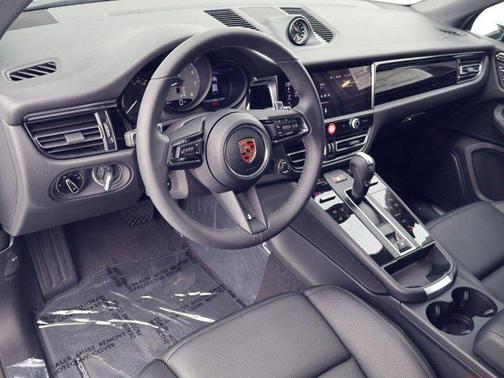 Carrara White Metallic 2026 Porsche Macan Macan