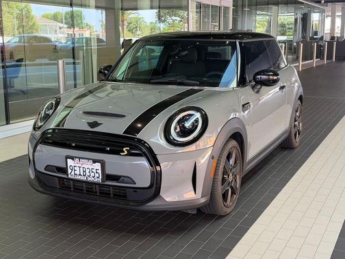 Moonwalk Grey Metallic 2023 MINI Hardtop Cooper S