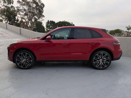 2026 Porsche Macan AWD