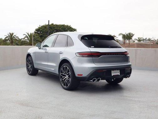 Dolomite Silver Metallic 2026 Porsche Macan Macan