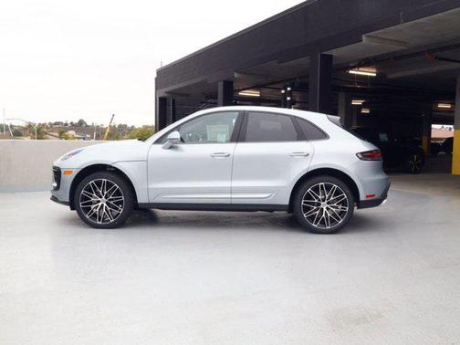 Dolomite Silver Metallic 2026 Porsche Macan Macan