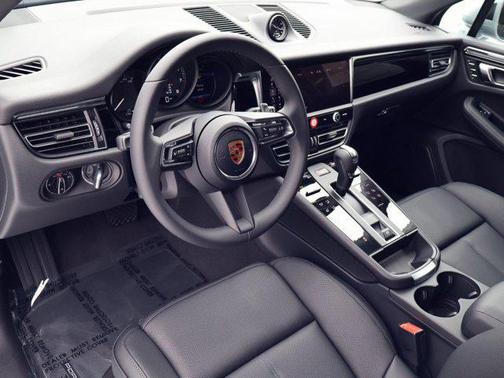 Dolomite Silver Metallic 2026 Porsche Macan Macan