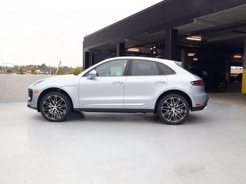 Dolomite Silver Metallic 2026 Porsche Macan Macan
